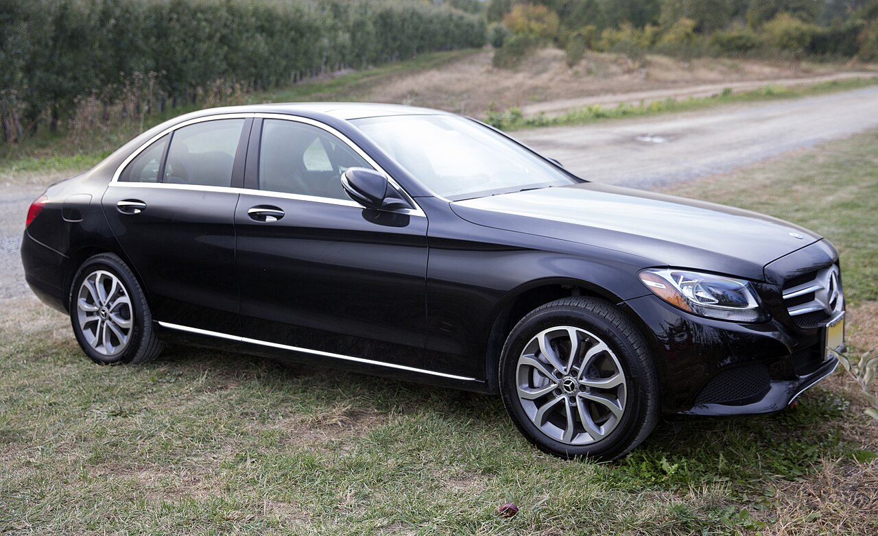 Mercedes-Benz C300 2024